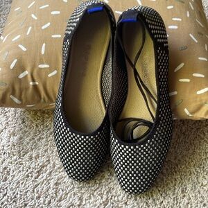Rothy’s “the square wrap” size 9 noir (black and cream) 💃